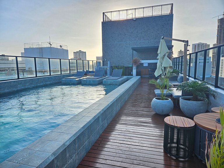 Lindo Flat com Varanda e Vista Mar