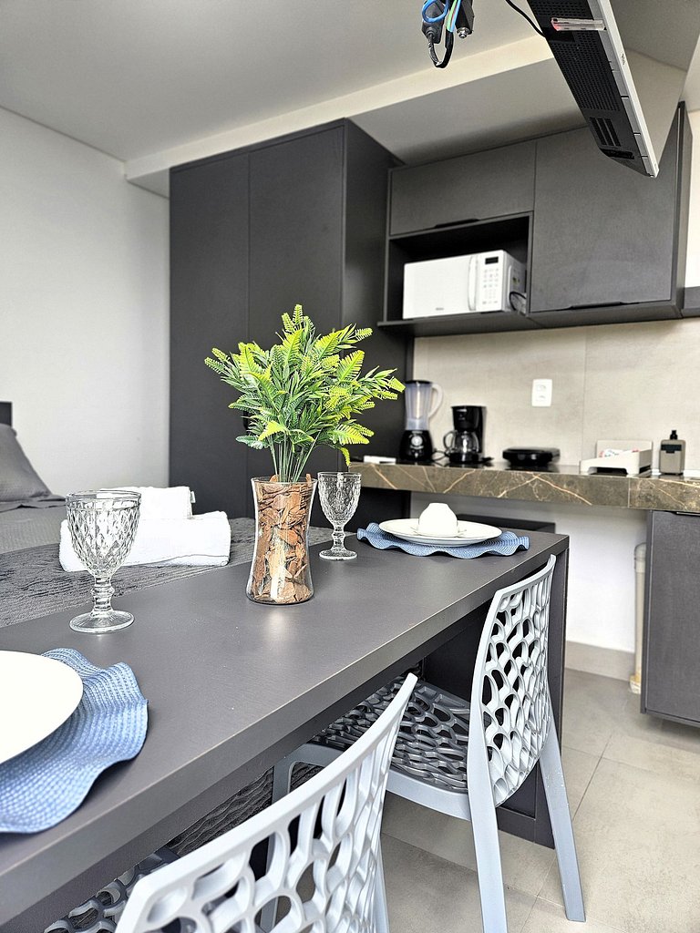 Belo flat 50m da praia no Bessa