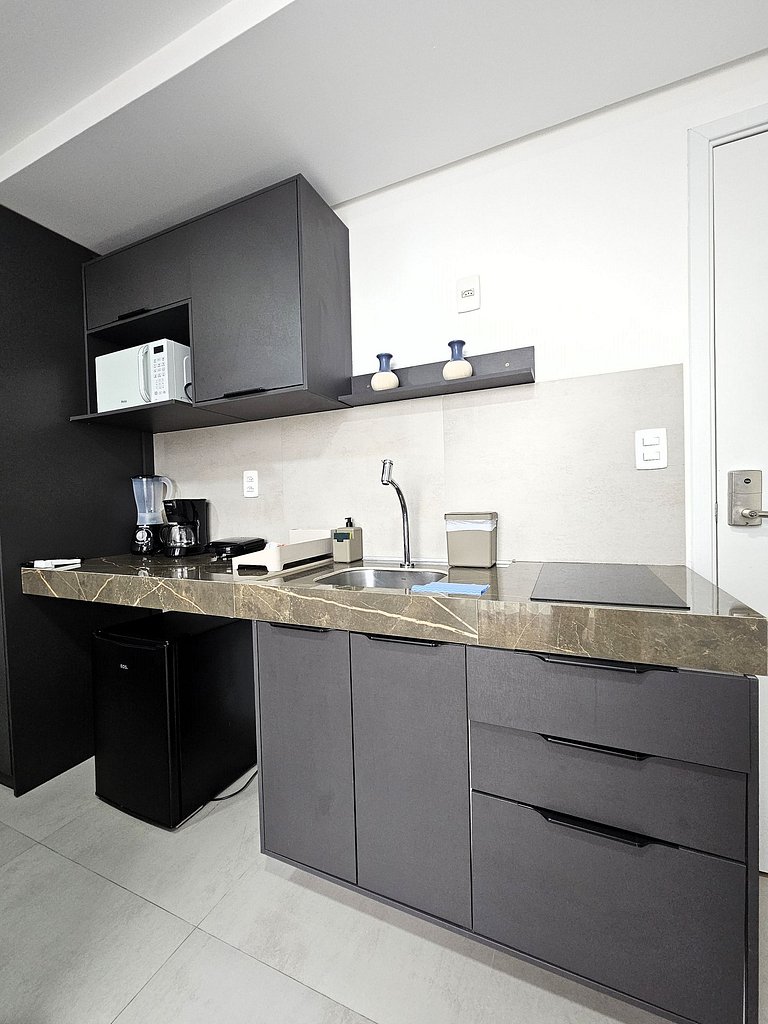 Belo flat 50m da praia no Bessa