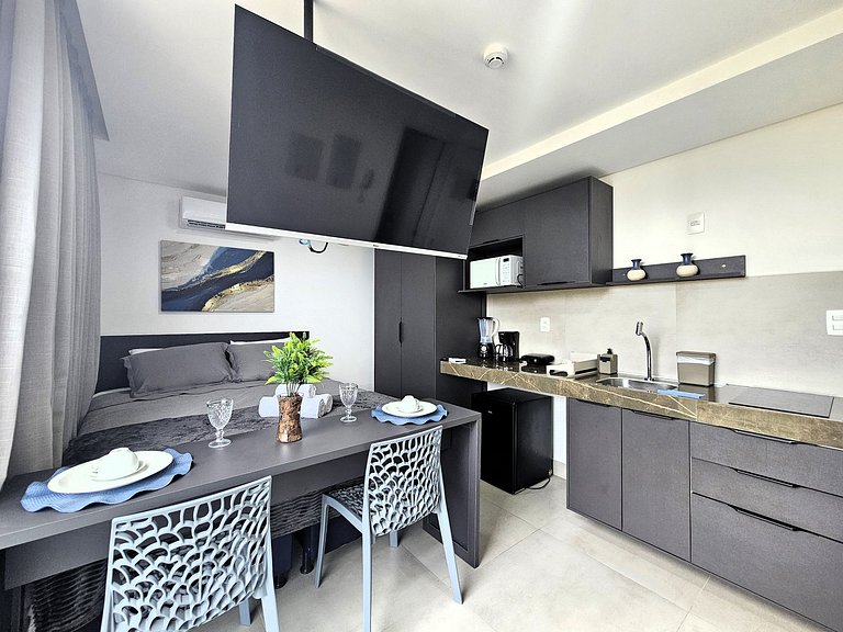 Belo flat 50m da praia no Bessa