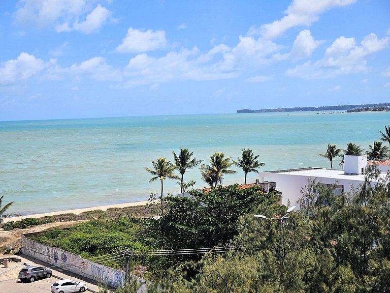 Belo flat 50m da praia no Bessa