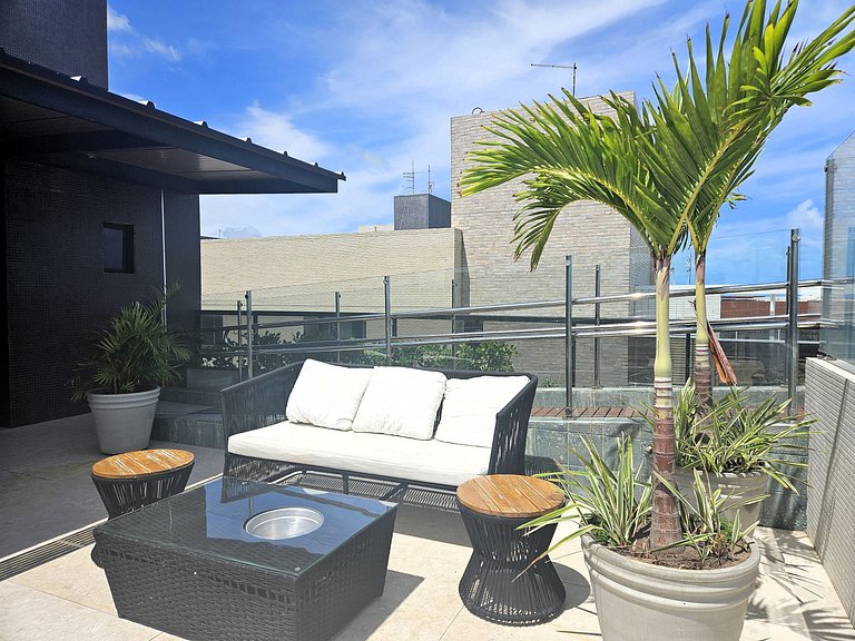 Belo flat 50m da praia no Bessa