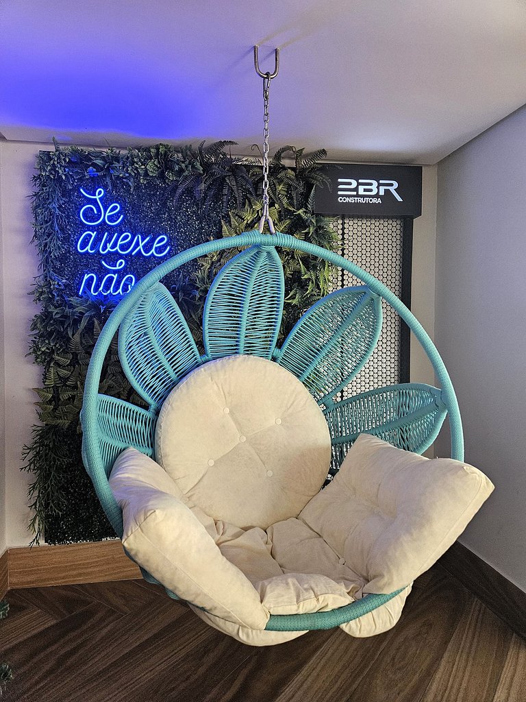 Belo flat 50m da praia no Bessa