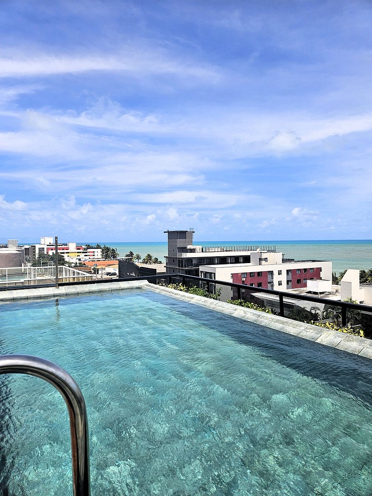 Belo flat 50m da praia no Bessa