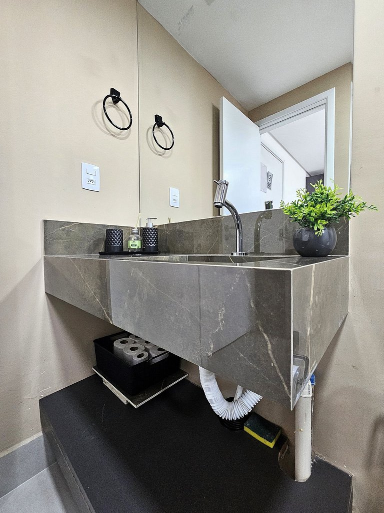 Belo flat 50m da praia no Bessa