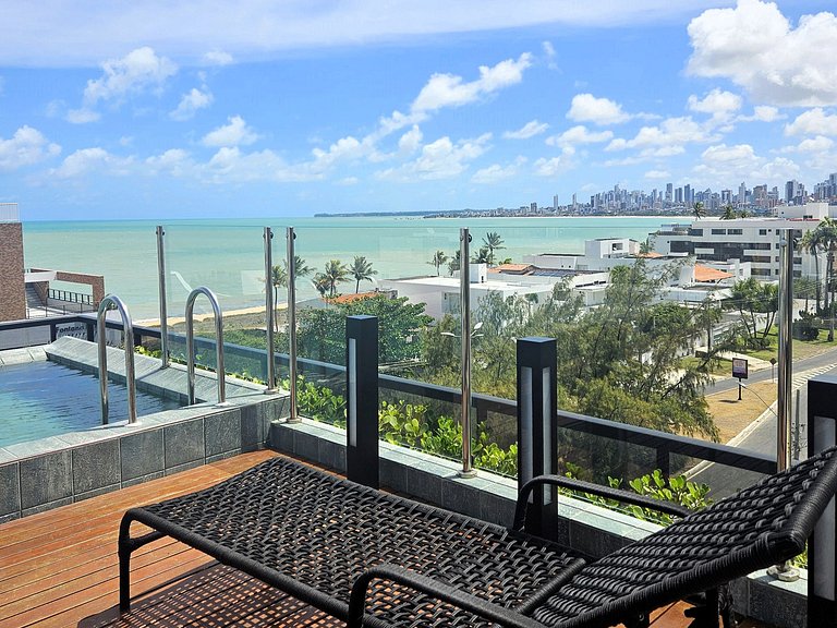 Belo flat 50m da praia no Bessa
