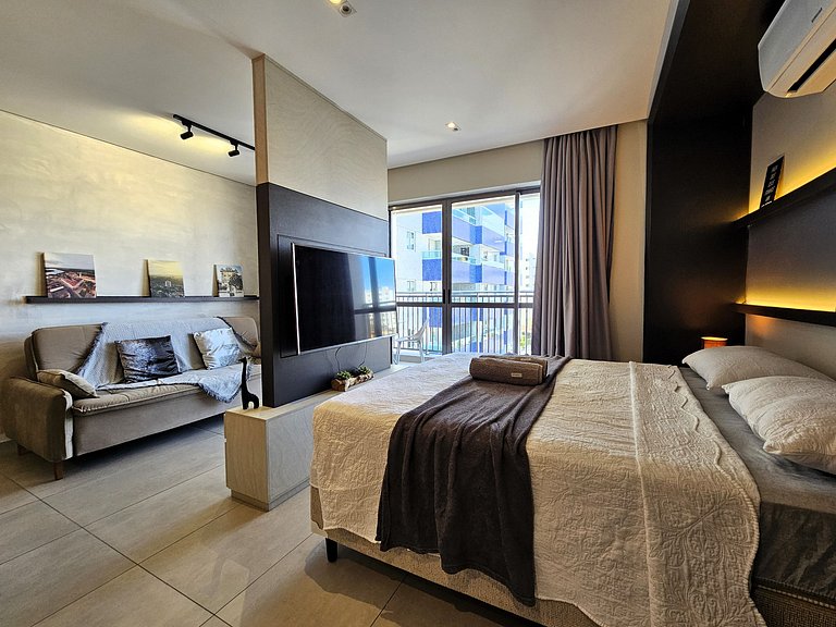 Apto com Varanda a 100 metros da praia