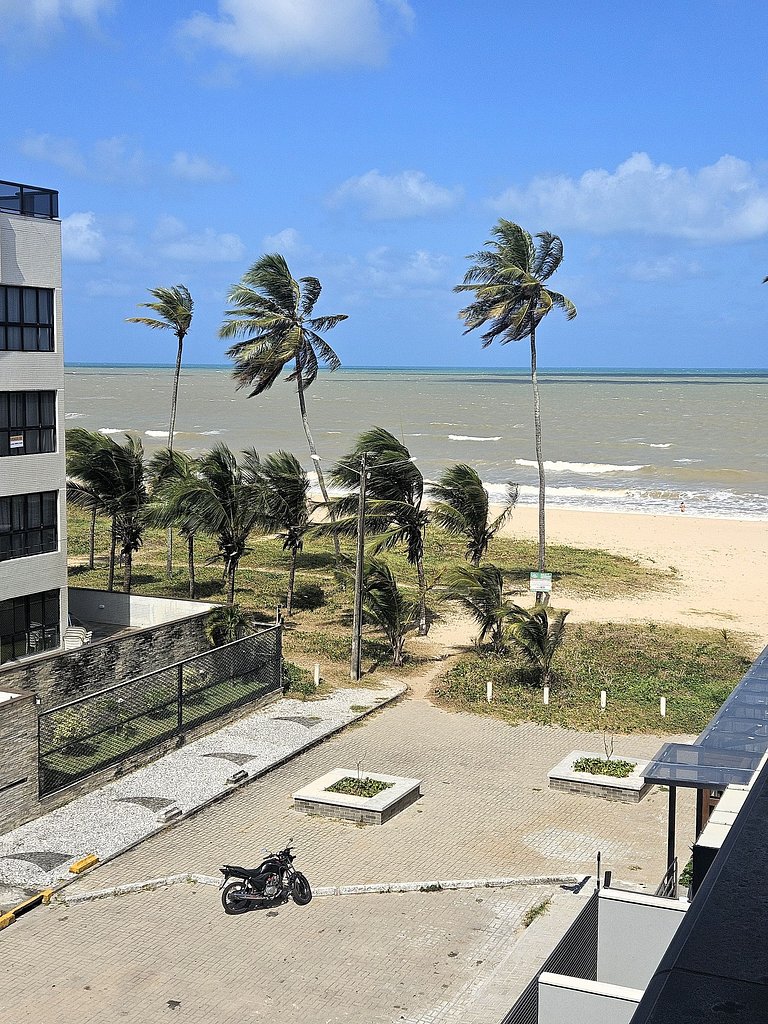 Flat "pé-na-areia" estilo Resort