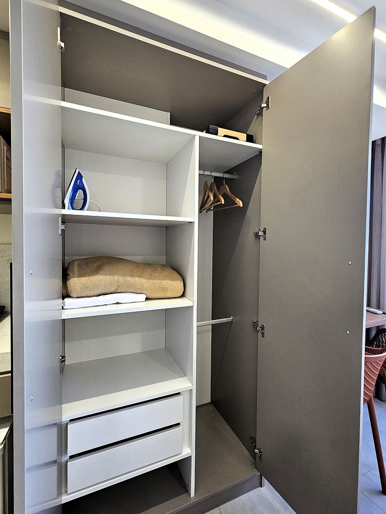 Flat "Pé na areia" com Varanda e Vista Mar