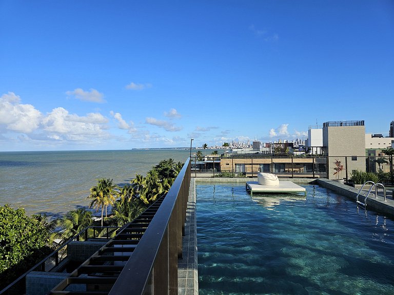 Belo Flat "pé na areia" no Jardim Oceania