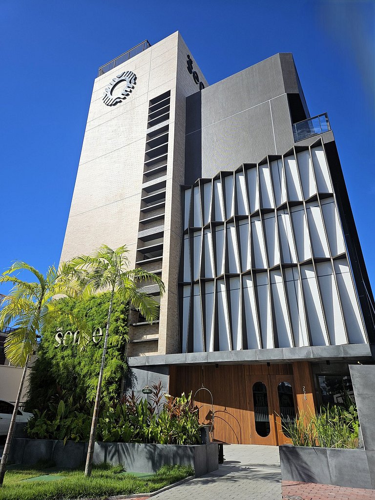 Belo Flat "pé na areia" no Jardim Oceania