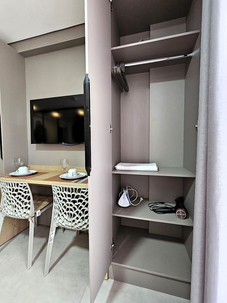 Conforto e Piscina na Cobertura | 50m da Praia