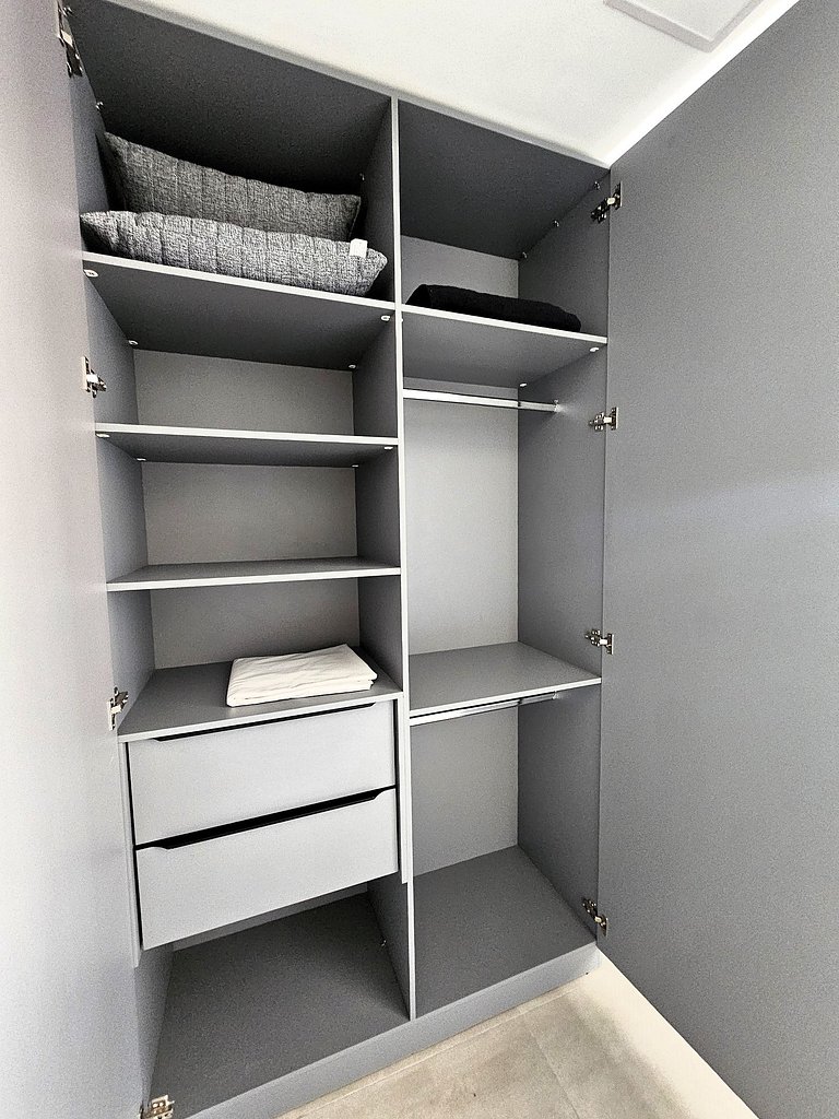 Studio Amplo com Varanda 100 metros da praia