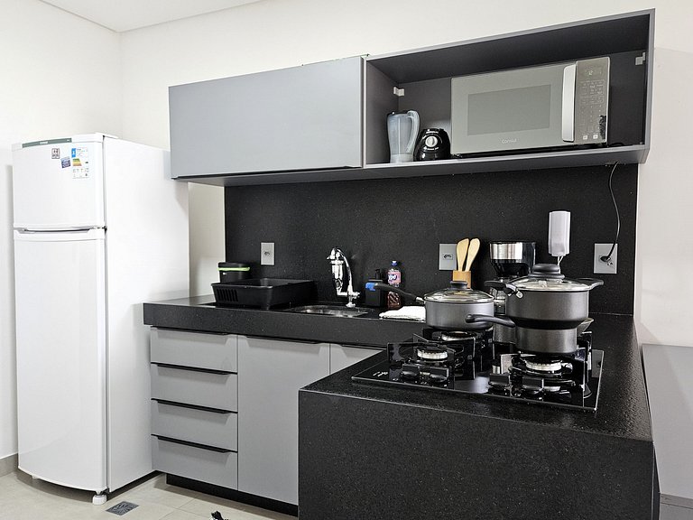 Studio Amplo com Varanda 100 metros da praia