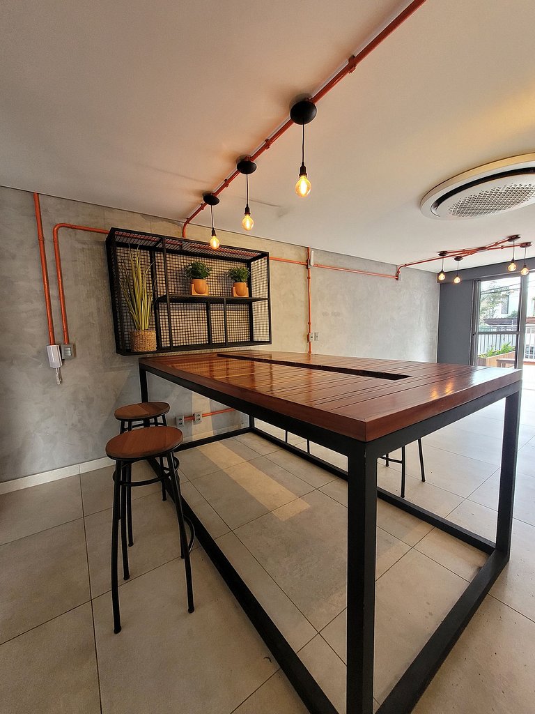 Studio Amplo com Varanda 100 metros da praia