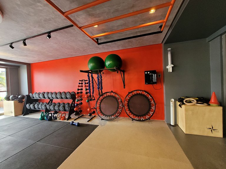 Studio Amplo com Varanda 100 metros da praia