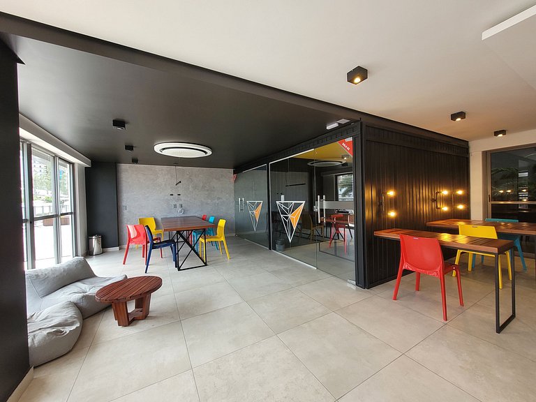 Studio Amplo com Varanda 100 metros da praia