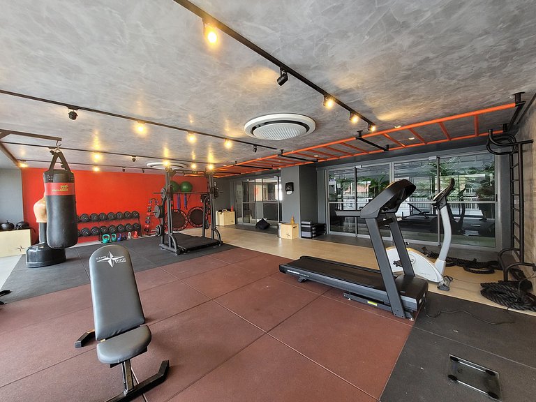 Studio Amplo com Varanda 100 metros da praia