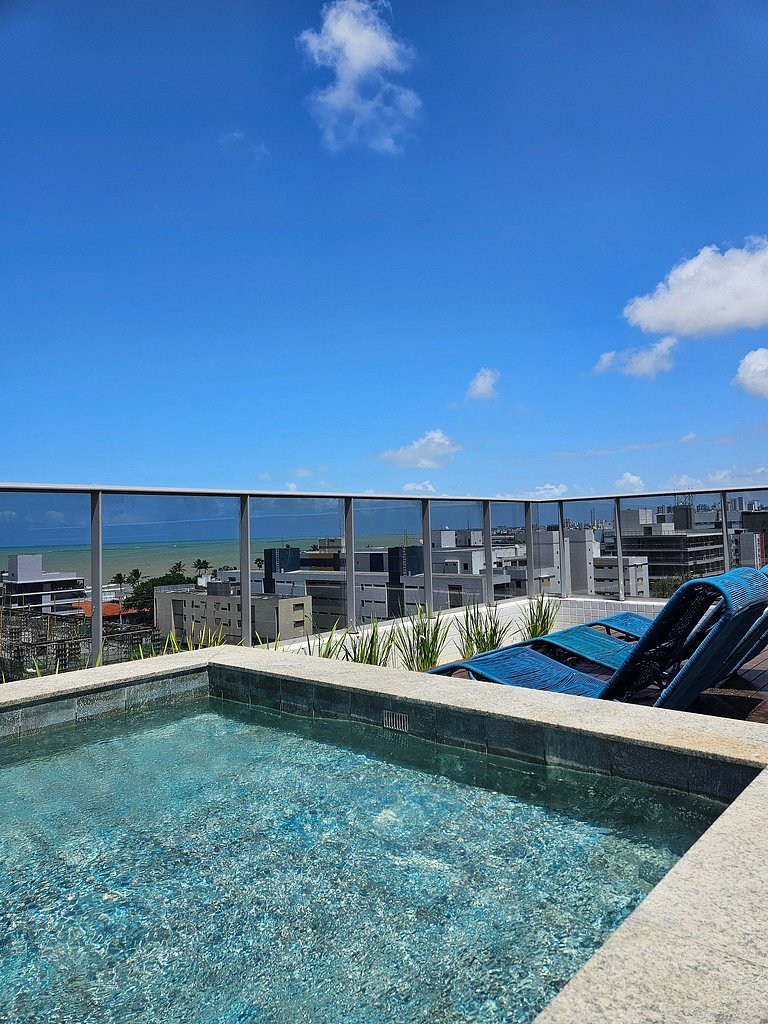 Studio Amplo com Varanda 100 metros da praia