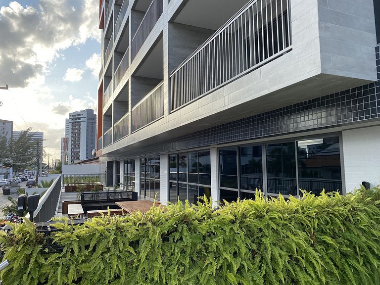 Studio Amplo com Varanda 100 metros da praia