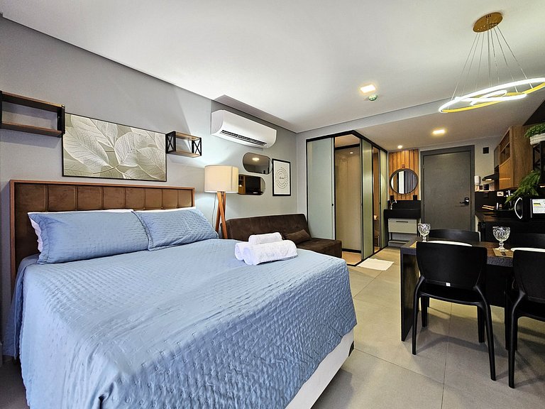 Belo Flat "pé na areia" no Jardim Oceania