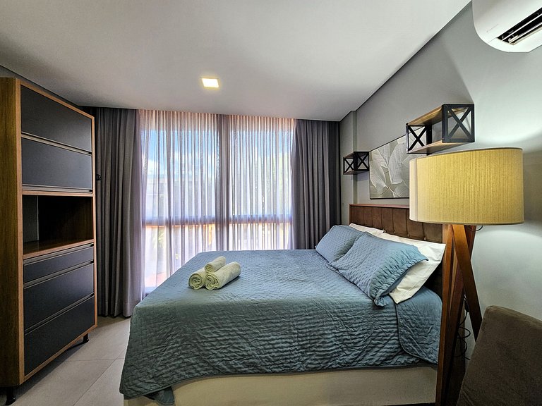 Belo Flat "pé na areia" no Jardim Oceania