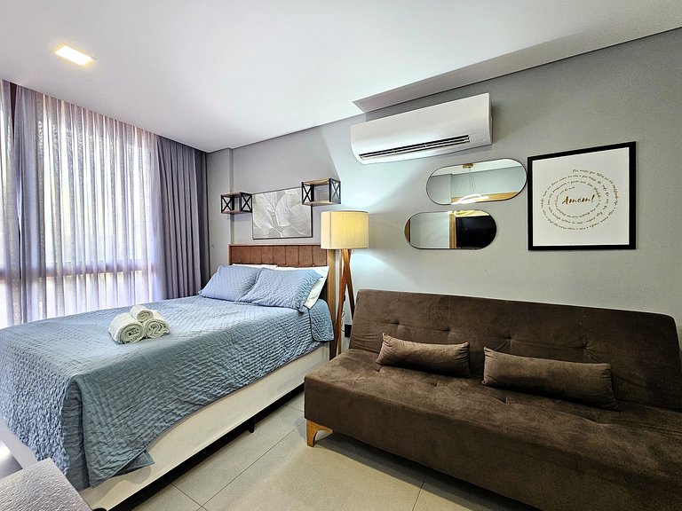 Belo Flat "pé na areia" no Jardim Oceania