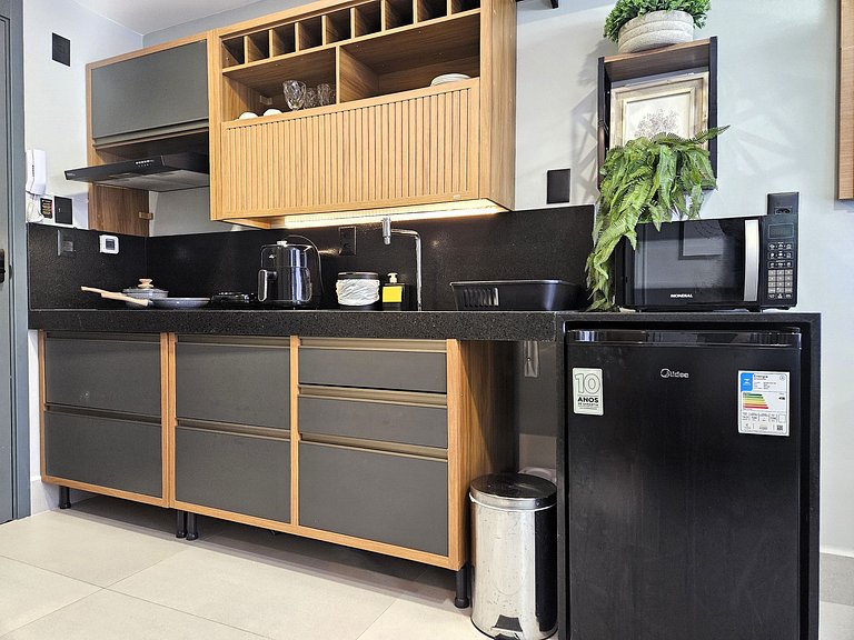 Belo Flat "pé na areia" no Jardim Oceania