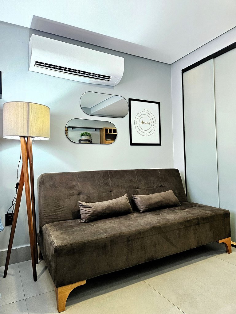 Belo Flat "pé na areia" no Jardim Oceania