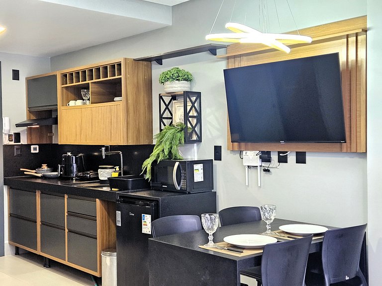 Belo Flat "pé na areia" no Jardim Oceania