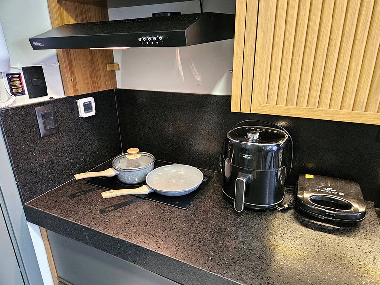 Belo Flat "pé na areia" no Jardim Oceania