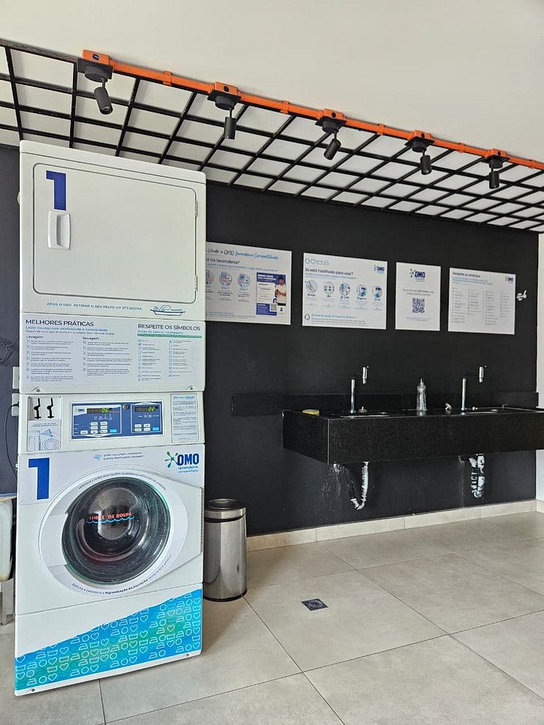 Studio Amplo com Varanda 100 metros da praia