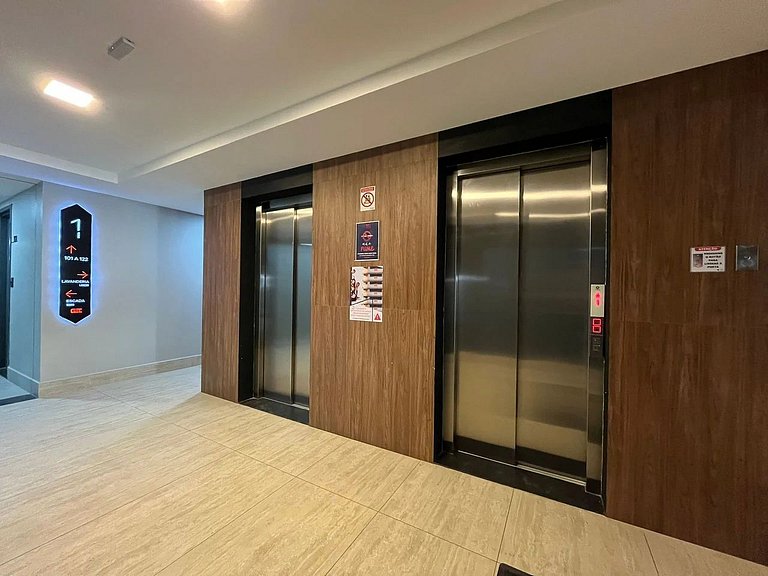 Flat espaçoso e confortável a 50m da praia