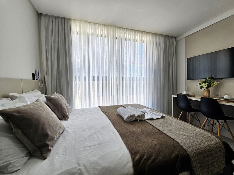 Studio com Piscina no Rooftop | A 50m da Praia